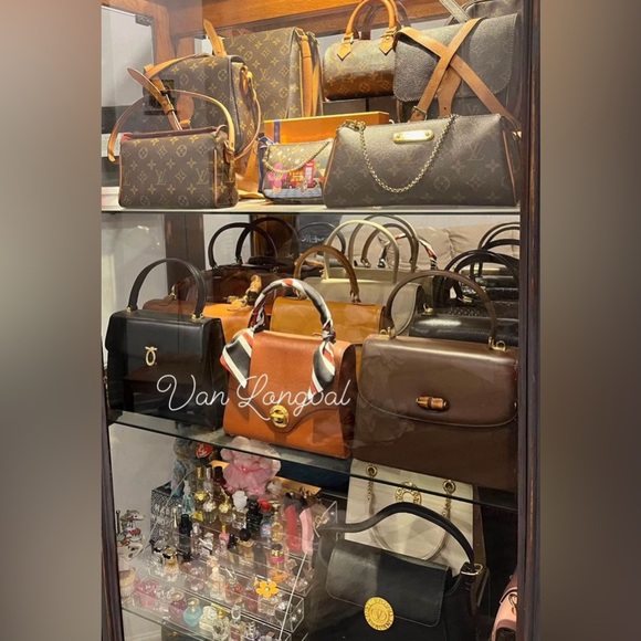 100% Authentic black VALENTINO GARAVANI medal motif vintage purse from Japan - Picture 10 of 10